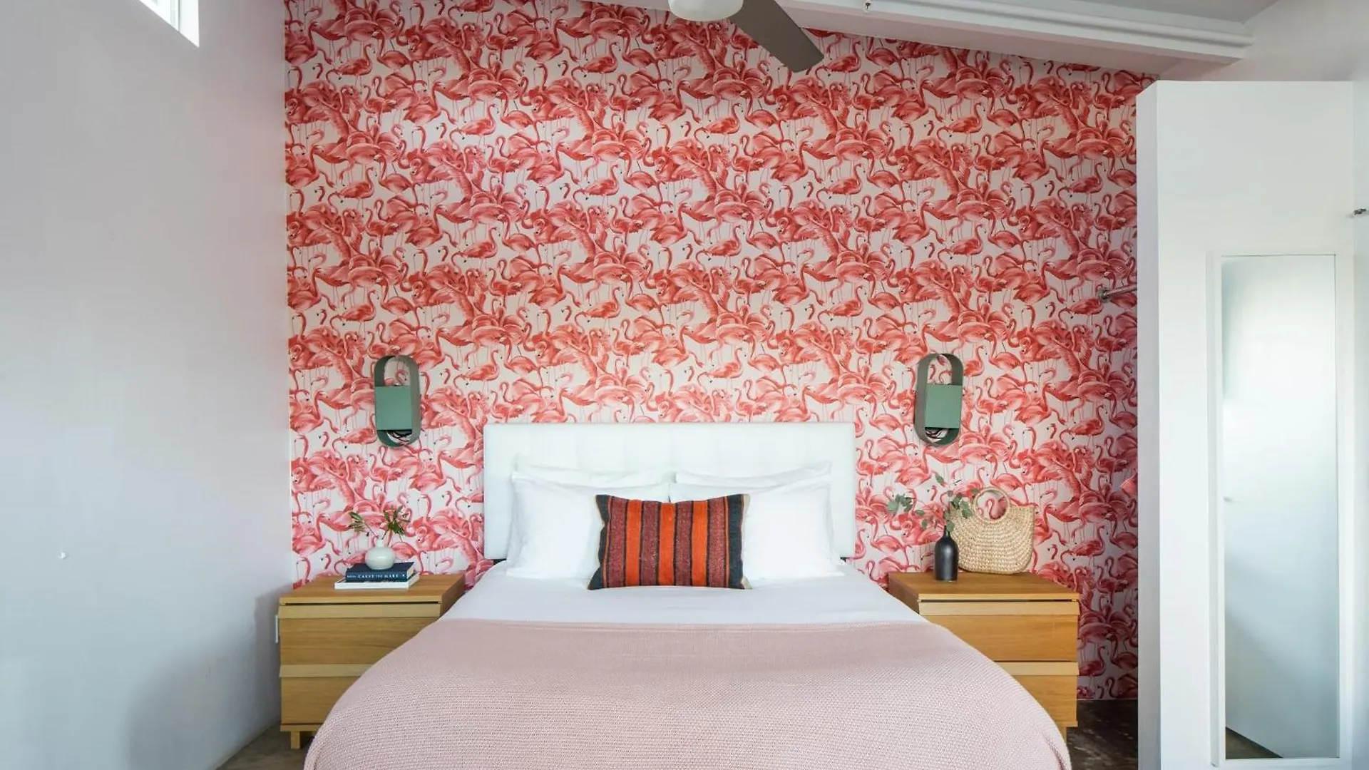 The Wesley Hotel By Avantstay Retro Spacious W Bbq Pool Spa
