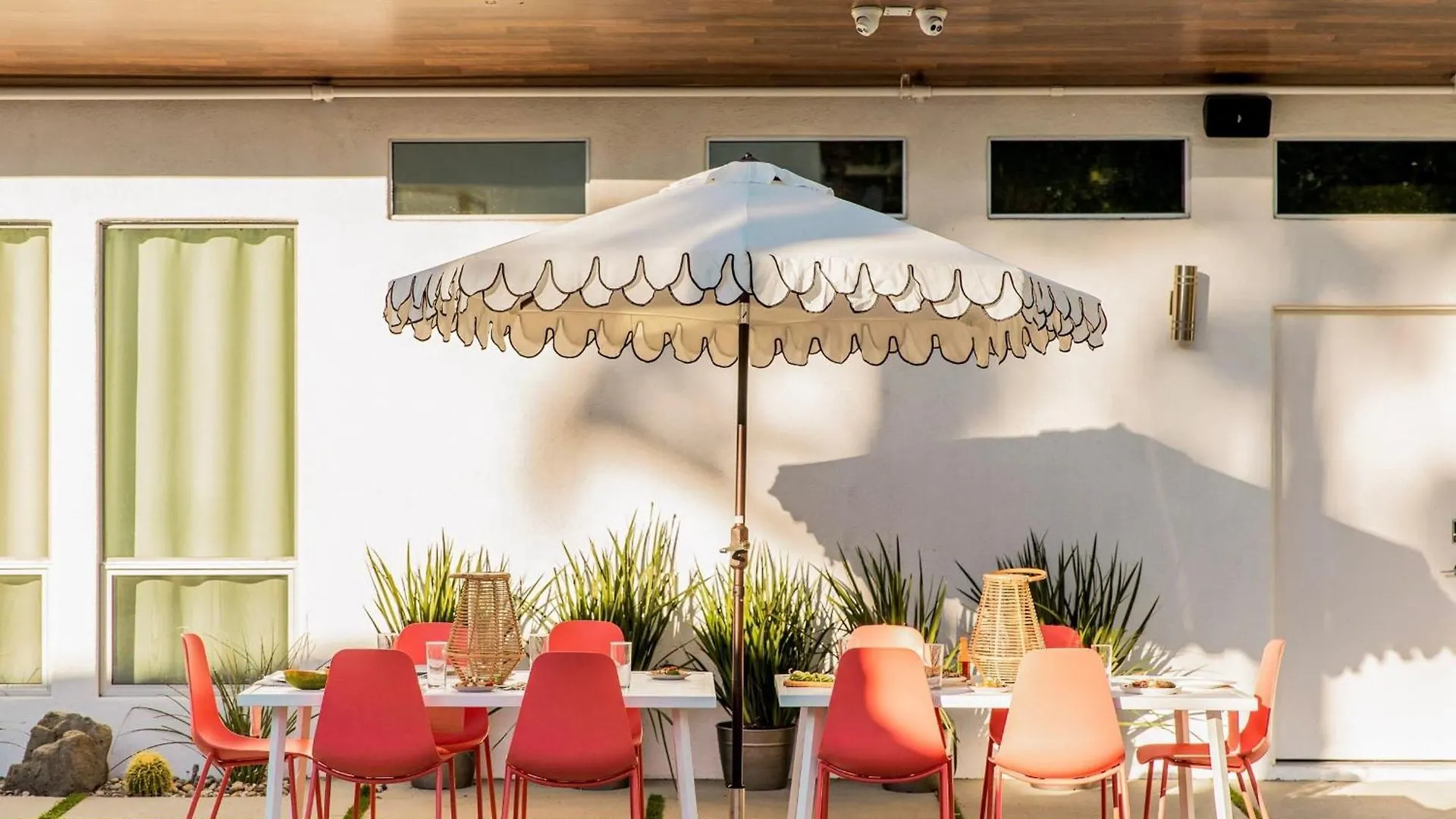 The Wesley Hotel By Avantstay Retro Spacious W Bbq Pool Spa  Palm Springs