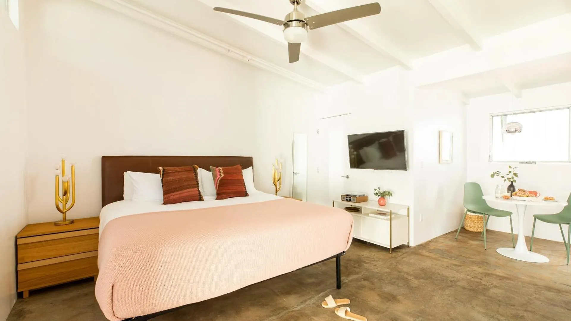 The Wesley Hotel By Avantstay Retro Spacious W Bbq Pool Spa