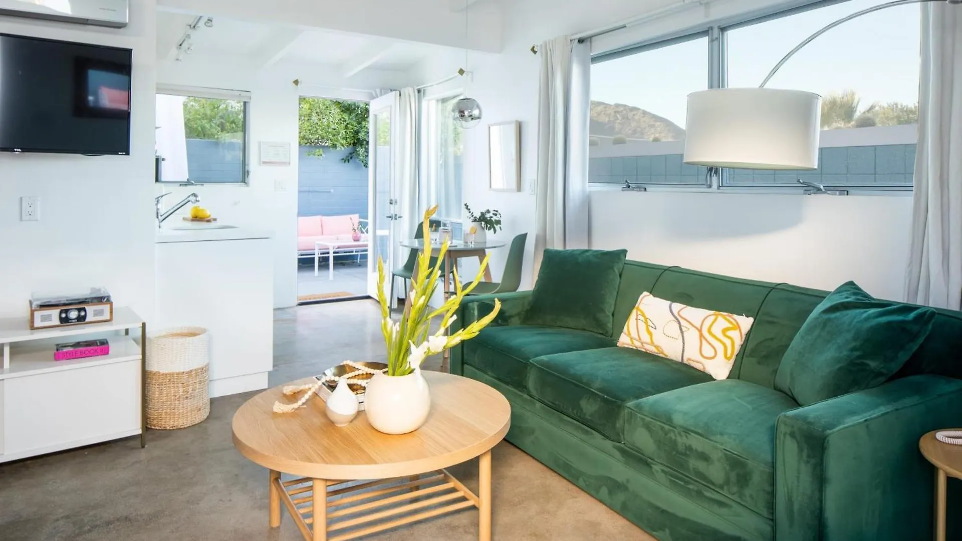 The Wesley Hotel By Avantstay Retro Spacious W Bbq Pool Spa Palm Springs