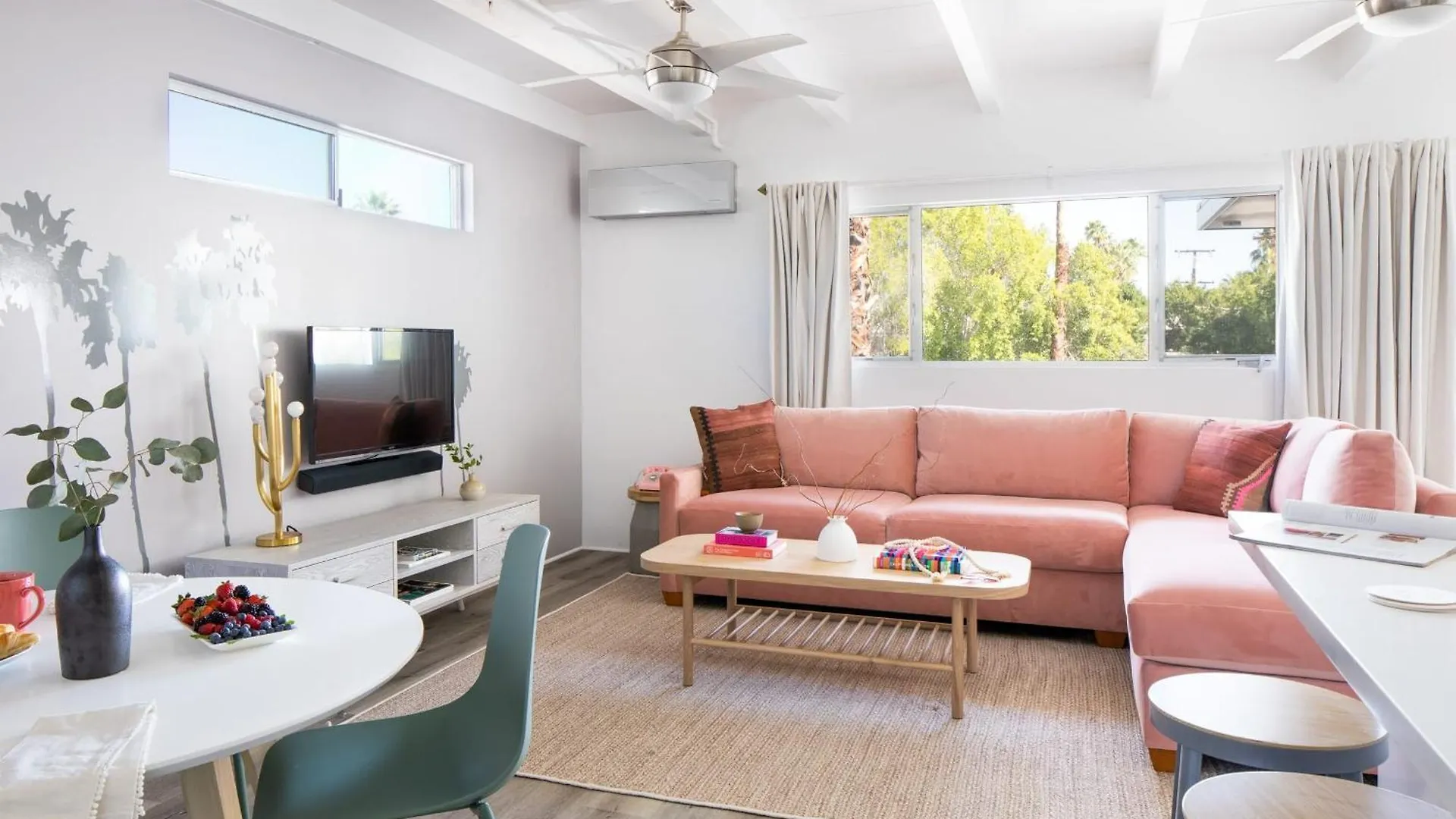 The Wesley Hotel By Avantstay Retro Spacious W Bbq Pool Spa  Palm Springs