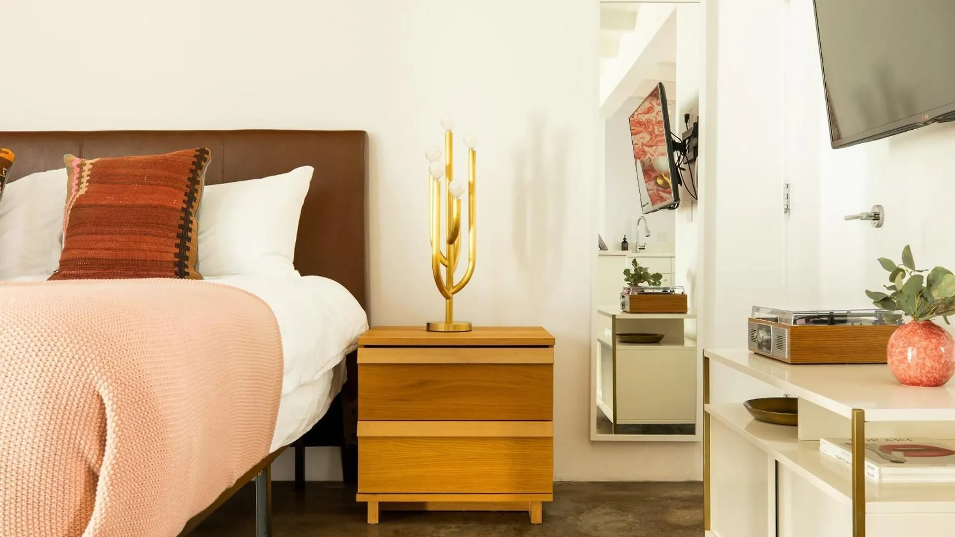 The Wesley Hotel By Avantstay Retro Spacious W Bbq Pool Spa